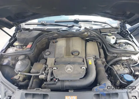 2013 Mercedes-Benz C 250 z USA, uszkodzony, nr VIN WDDGJ4HB9DF979566